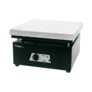 Placa aquecedora modelo 509D com 31 x 31 cm e potência de 1600 W. 230V-FISATOM